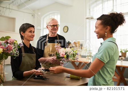 Young Woman Buying Flowers 82101571