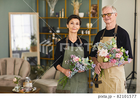 Couple of Senior Florists in Shop Couple of Senior Florists in Shop 82101577