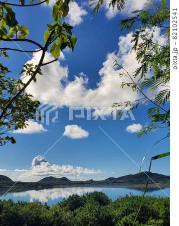沖縄 石垣島 水面に映る雲 底原ダム 沖縄 石垣島 水面に映る雲 底原ダム 82102541