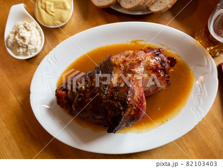 Pork shank with horseradish, mustard and bread 82103403
