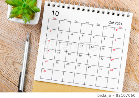 October 2021 desk calendar. 82107060