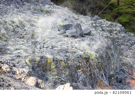 鹿児島県霧島市牧園町高千穂の新湯温泉近くの硫黄谷 82109061