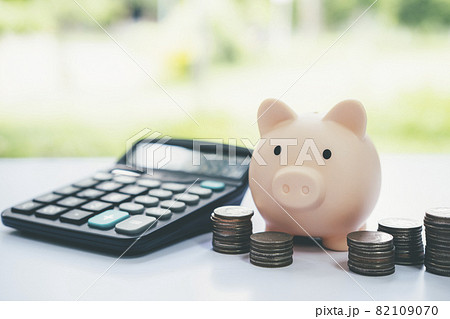 Finnace , Saving money and investment concepts. Finnace , Saving money and investment concepts. 82109070