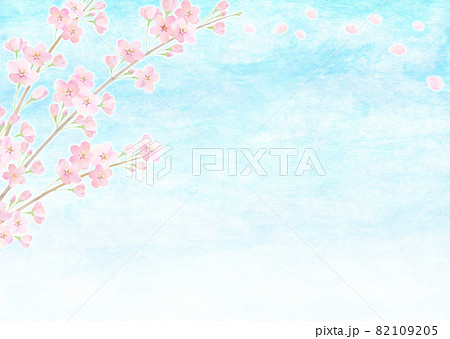 青空と桜の背景素材（和紙）ソメイヨシノ 82109205
