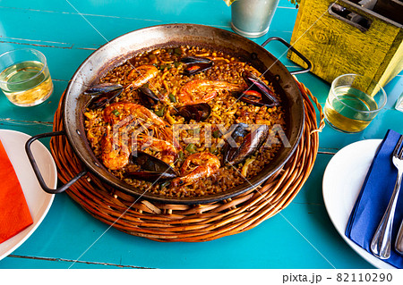 Paella in frying pan Paella in frying pan 82110290