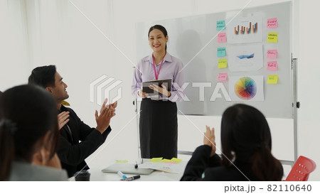 Business project presentation by proficiently skilled businesswoman team leader Business project presentation by proficiently skilled businesswoman team leader 82110640