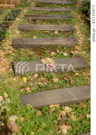 秋を迎えたアトリエ麓郷の妖精さん 秋を迎えたアトリエ麓郷の妖精さん 82110971