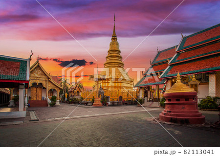 Wat phra that hariphunchai was a measure of the Lamphun, Thailand Wat phra that hariphunchai was a measure of the Lamphun, Thailand 82113041