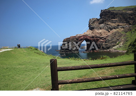 隠岐の島　西ノ島の国賀海岸　通天橋 82114765