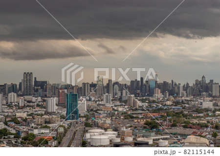 Sky view of Bangkok with skyscrapers in the business district in Bangkok in the evening beautiful twilight give the city a modern style. Sky view of Bangkok with skyscrapers in the business district in Bangkok in the evening beautiful twilight give the city a modern style. 82115144