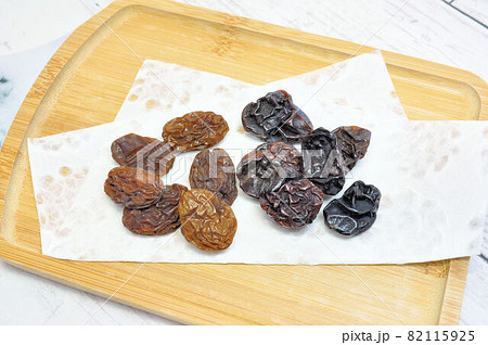 巨峰とシャインマスカットの干しぶどう 82115925