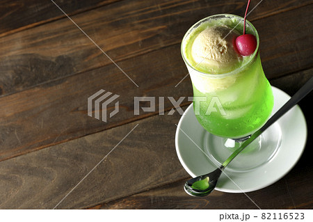 さくらんぼ入りのメロンクリームソーダ 82116523