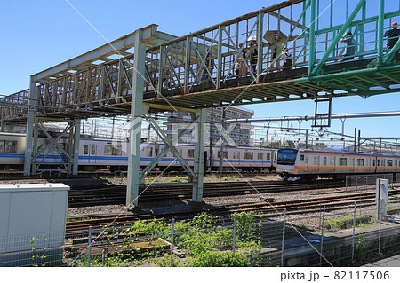 9月 三鷹59跨線人道橋と中央線特別快速 9月 三鷹59跨線人道橋と中央線特別快速 82117506