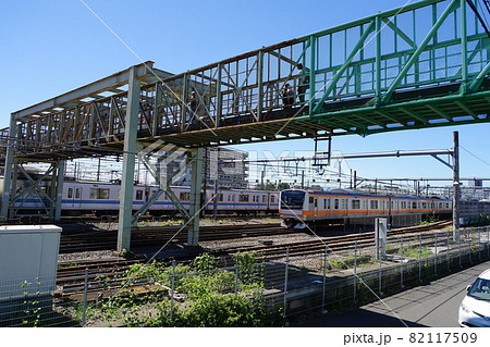 9月 三鷹56跨線人道橋と中央線特別快速 9月 三鷹56跨線人道橋と中央線特別快速 82117509