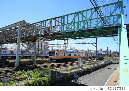 9月　三鷹54跨線人道橋と中央線特別快速 82117511