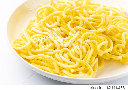 調理前の焼きそばの麺(太麺) 調理前の焼きそばの麺(太麺) 82118878