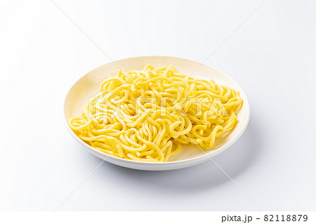 調理前の焼きそばの麺(太麺) 調理前の焼きそばの麺(太麺) 82118879