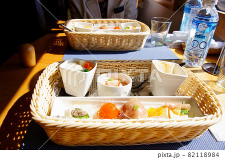 前菜五種/季節野菜のピクルス/薩摩川内市産人参のディップ他　おれんじ食堂・クルージングディナー 82118984