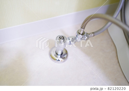 トイレの止水栓 82120220