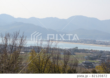 神崎緑地から見た早春の吉井川河口と児島半島 岡山県岡山市東区 神崎緑地から見た早春の吉井川河口と児島半島 岡山県岡山市東区 82120872