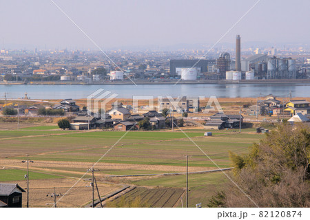 神崎緑地から見た早春の吉井川下流部と岡山平野　岡山県岡山市東区 82120874