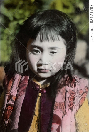 昭和20年代の日本 ちゃんちゃんこを着た女の子 昭和20年代の日本 ちゃんちゃんこを着た女の子 82121788