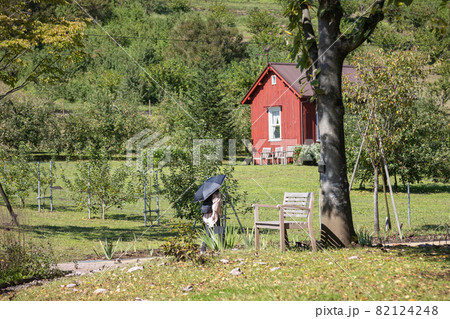 中之条ガーデンズ　ファームエリアの赤い小屋 82124248