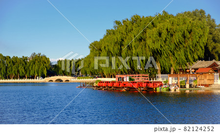 Shichahai historic scenic lake area in Beijing 82124252