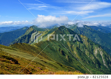 秋色に染まる谷川連峰(谷川岳) 秋色に染まる谷川連峰(谷川岳) 82125028