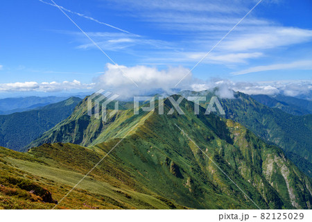 秋晴れと紅葉・谷川連峰 秋晴れと紅葉・谷川連峰 82125029