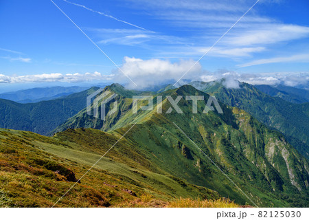 秋晴れと紅葉・谷川連峰 秋晴れと紅葉・谷川連峰 82125030