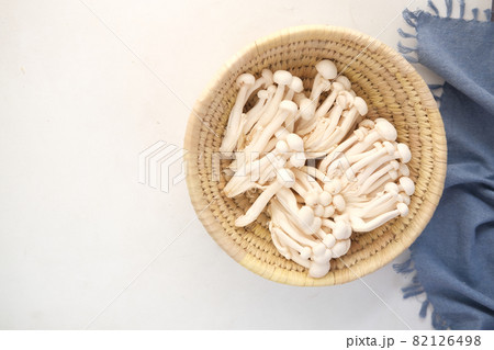 Shimeji mushroom in bowl on white background. 82126498