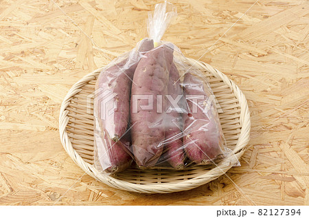 さつまいも(紅はるか)袋入り さつまいも(紅はるか)袋入り 82127394