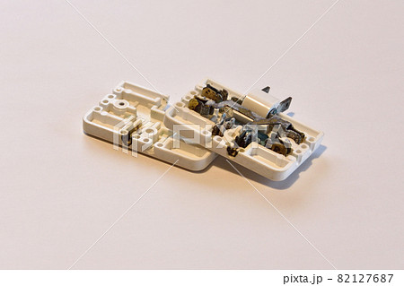 焦げた三又タップ 82127687