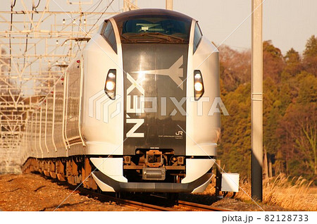 夕陽を浴びる特急成田エクスプレス(E259系) 夕陽を浴びる特急成田エクスプレス(E259系) 82128733