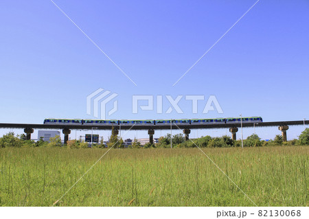 羽田空港第3ターミナル付近を走行するモノレール 82130068