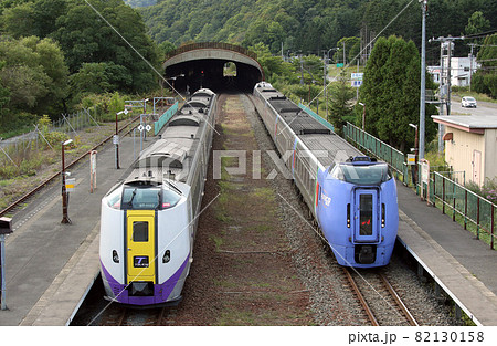 特急とかちと特急おおぞらの行き違い　キハ261系　キハ283系 82130158