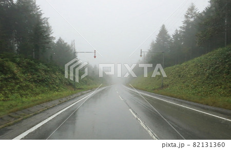 秋雨の美幌峠 82131360