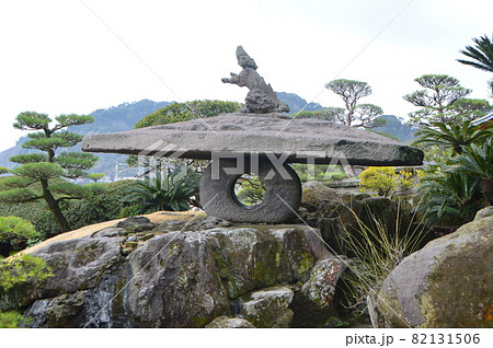 獅子乗大石灯籠（仙巌園／鹿児島県鹿児島市） 82131506