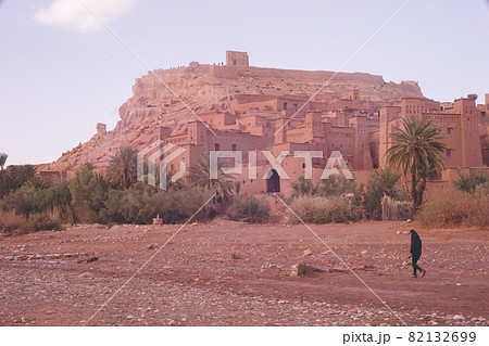 モロッコ ワルザザード近郊の世界遺産アイット・ベン・ハドゥの集落の絶景 モロッコ ワルザザード近郊の世界遺産アイット・ベン・ハドゥの集落の絶景 82132699