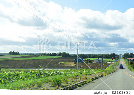 北海道の道風景 82133359