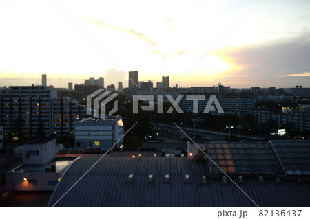 JR京葉線、稲毛海岸駅周辺の夕景 JR京葉線、稲毛海岸駅周辺の夕景 82136437