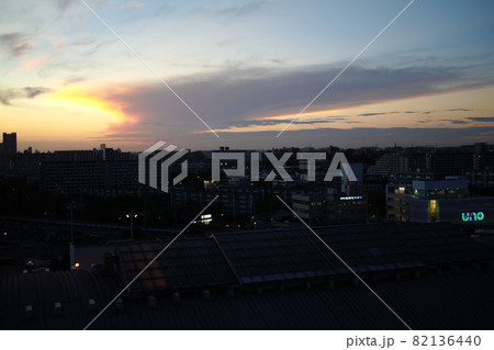 JR京葉線、稲毛海岸駅周辺の夕景 82136440