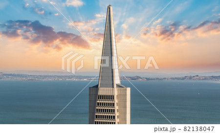 San Francisco cityscape with Transamerica Pyramid, California, USA 82138047