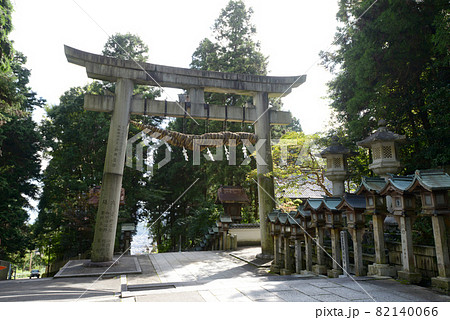 宝山寺 表参道の鳥居 奈良県生駒市 宝山寺 表参道の鳥居 奈良県生駒市 82140066