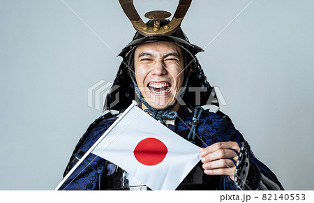 日の丸を掲げるサムライ ニッポンを応援 日の丸を掲げるサムライ ニッポンを応援 82140553
