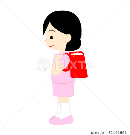 横向きの半袖姿の女の子 82141661