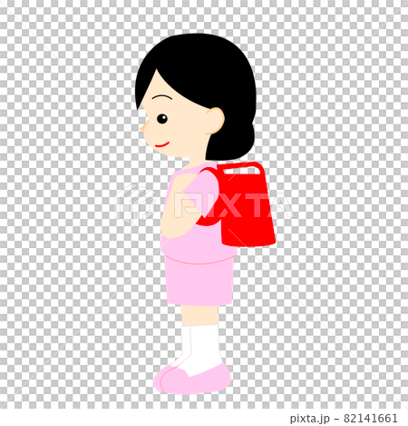 横向きの半袖姿の女の子 82141661