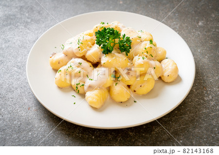 Gnocchi with mushroom cream sauce and cheese Gnocchi with mushroom cream sauce and cheese 82143168