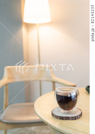 hot americano black coffee 82143235